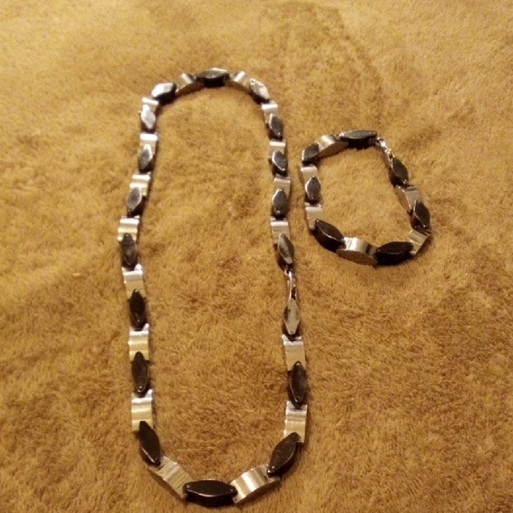 Chic Women's Black and Silver Necklace - Picture 4 of 7